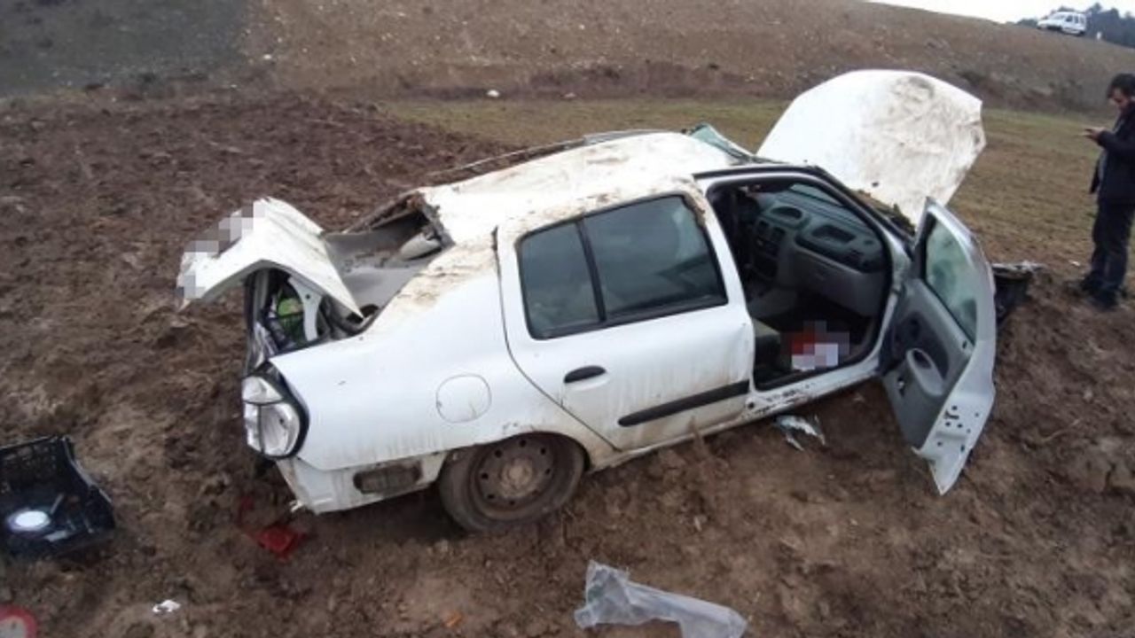 Yoldan çıkan otomobil defalarca takla atarak hurdaya döndü: 2 yaralı