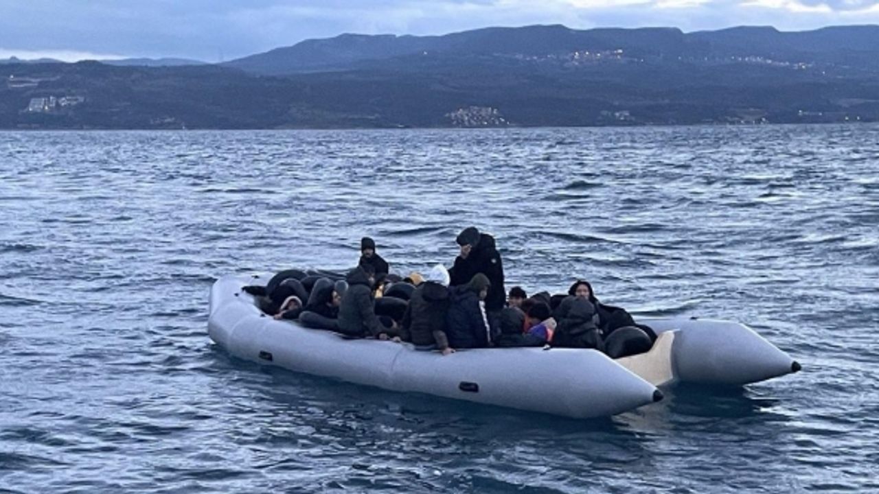 Yunan unsurlarınca ölüme terk edilen 37 kaçak göçmen kurtarıldı