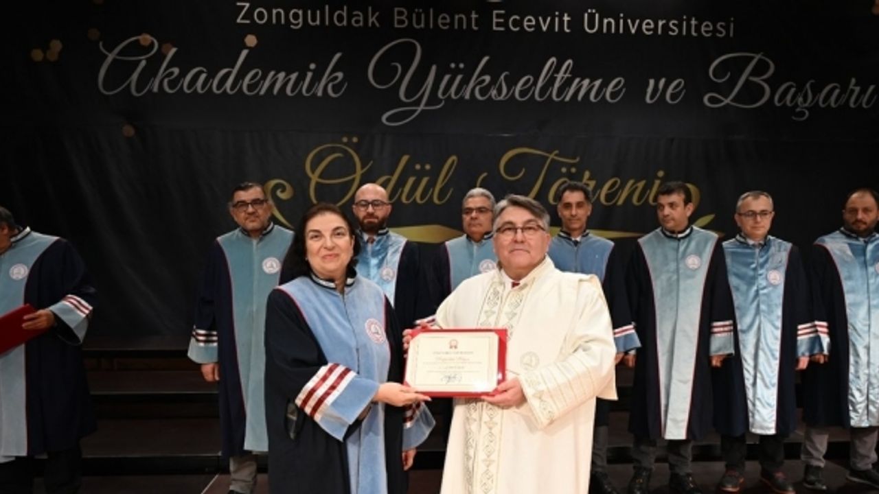 ZBEÜ’de “Akademik Yükseltme ve Başarı Ödül Töreni” düzenlendi