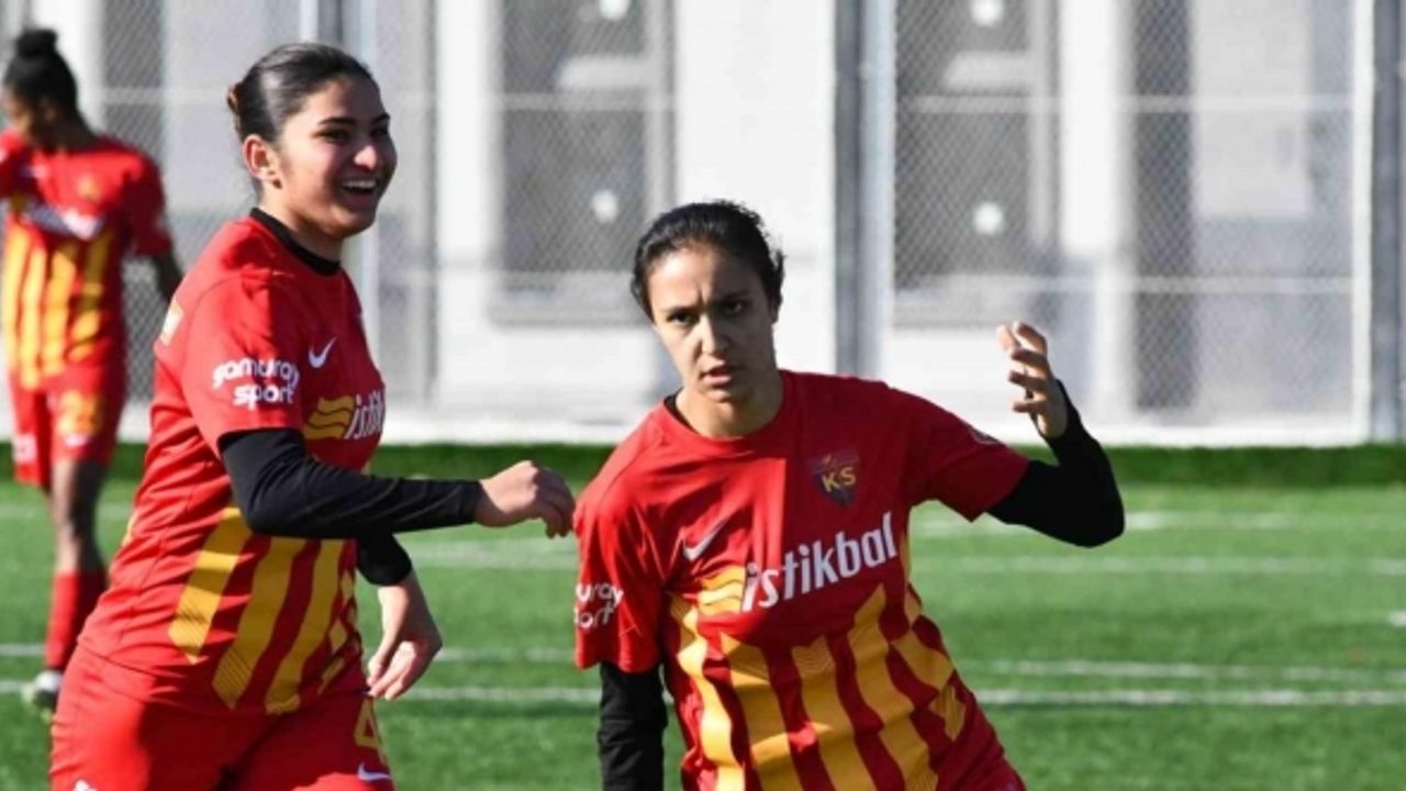 Zeynep Bilir hat-trick yaptı, 11 maçta 15 gol attı