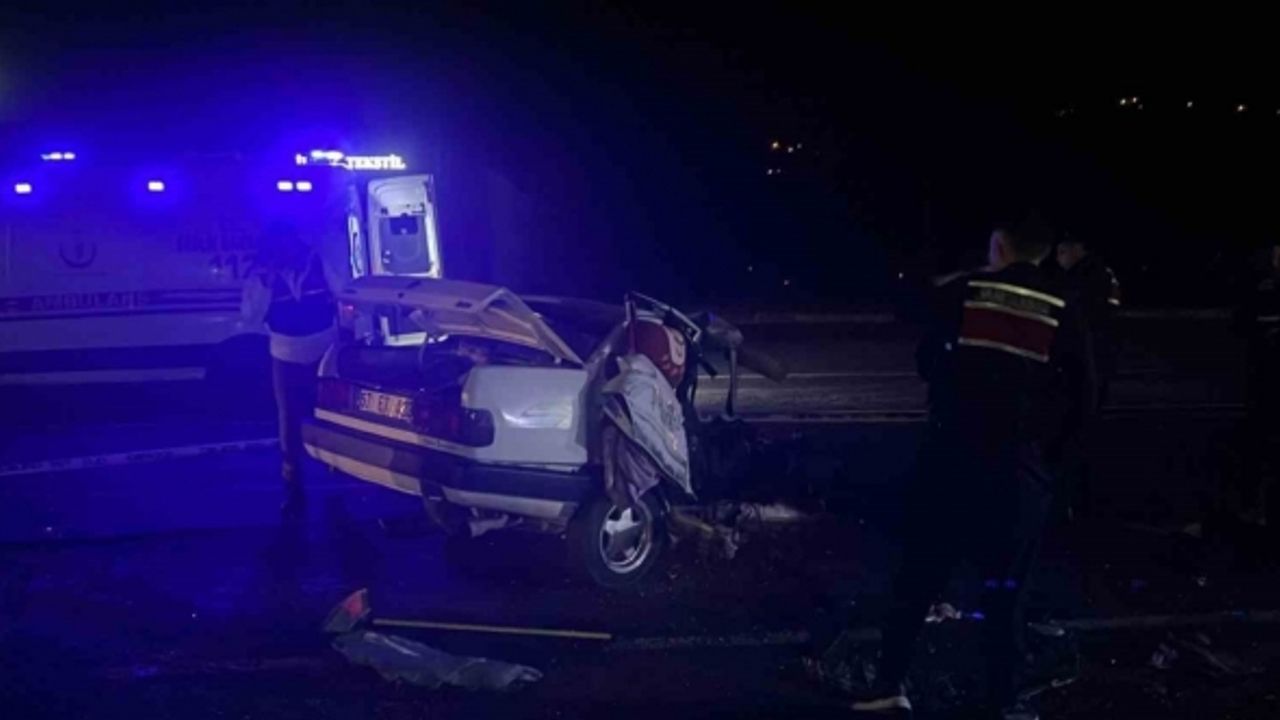 Zonguldak’ta feci kazada otomobil ikiye bölündü: 1 ölü, 4 yaralı
