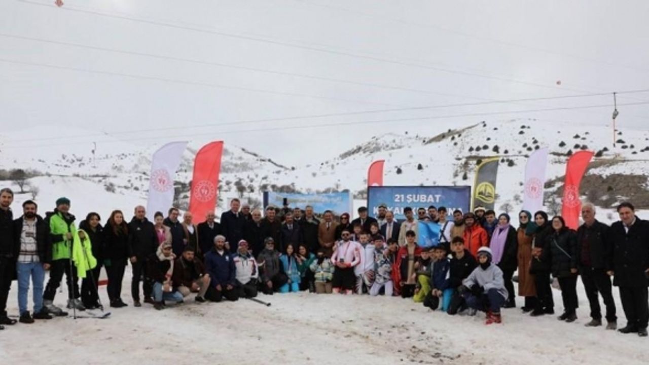 “21 Şubat Kurtuluş Kayak Kupası” finalinde dereceye girenlere ödülleri verildi
