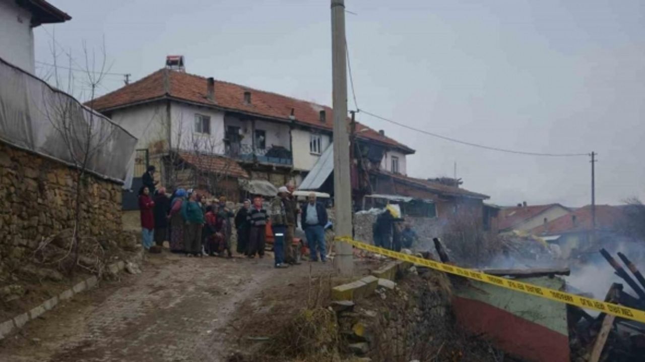29 koyunun telef olduğu ev ve ağıl yangınında maddi zarar ortaya çıktı