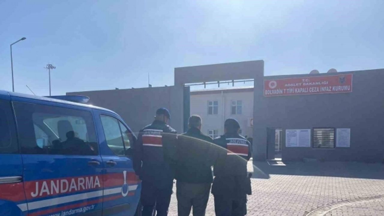 2 yıl 6 ay hapis cezası ile aranan şahsı jandarma yakaladı