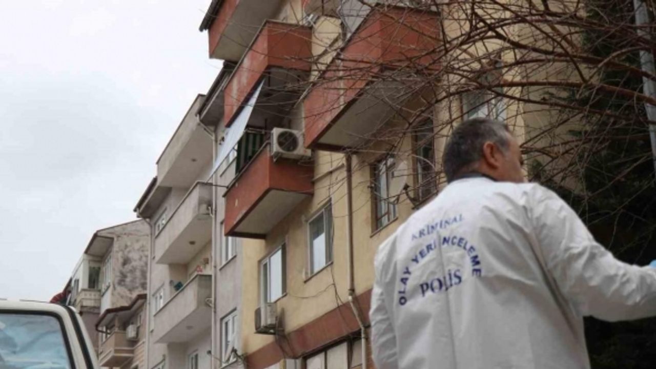 69 yaşındaki adam, evinin balkonunda silahla vurulmuş halde ölü bulundu