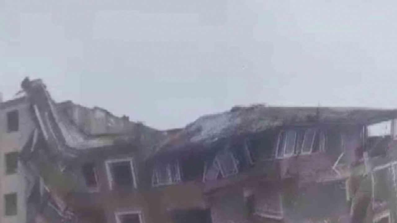 6 katlı binanın yerle bir olduğu anlar kamerada