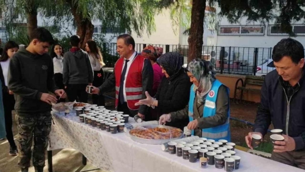 6 Şubat depreminde hayatını kaybeden vatandaşlar anısına lokma dağıtıldı