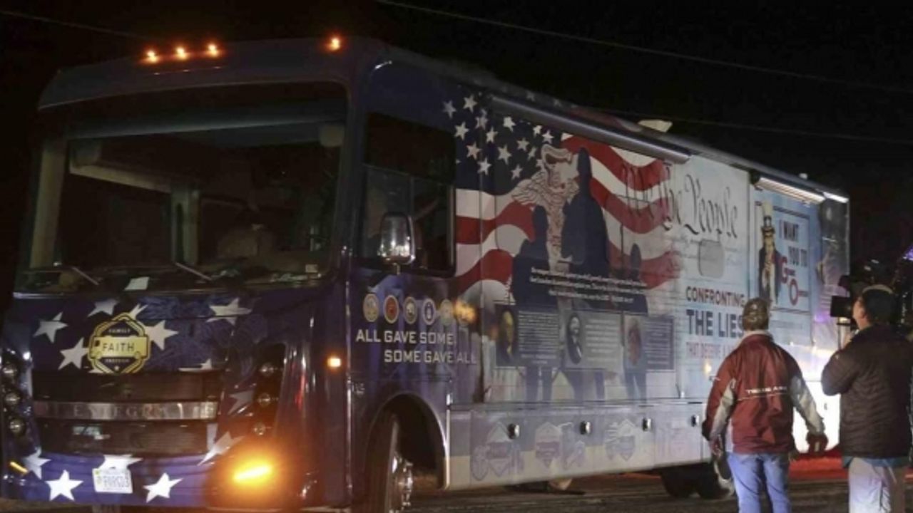 ABD’de yüzlerce tır ve kamyonun oluşturduğu konvoy Teksas-Meksika sınırında