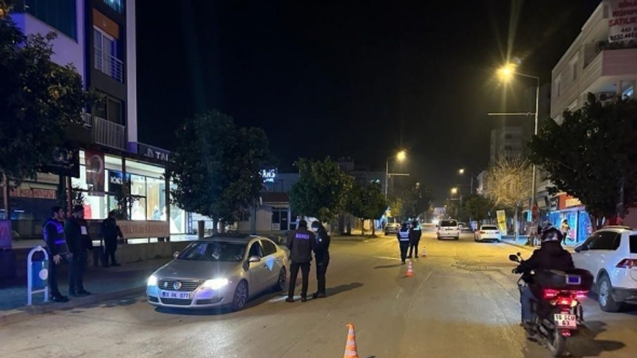 Adana’da 18 yıl kesinleşmiş hapis cezası bulunan hükümlü polis denetiminde yakalandı