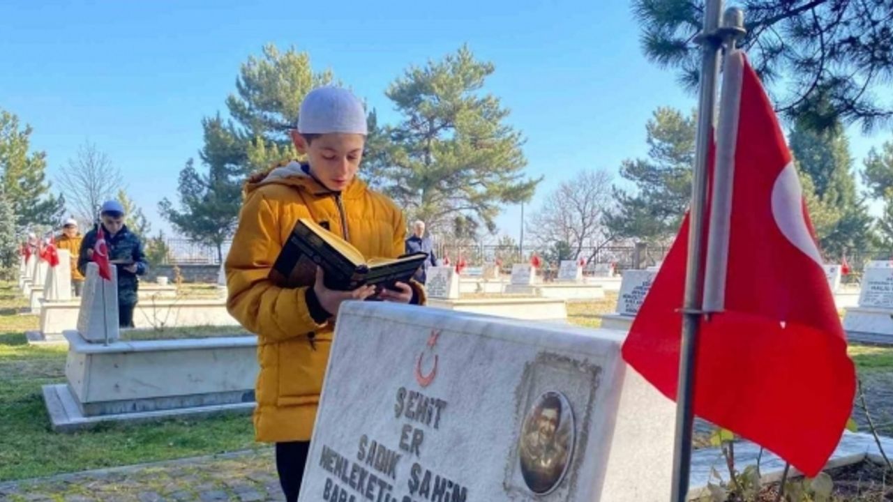 Ahteri İmam Hatip Ortaokulu öğrencileri şehitleri unutmadı