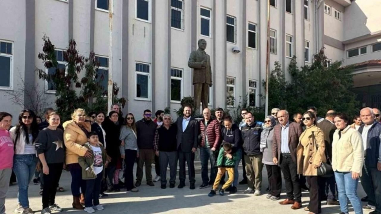 AK Parti Marmaris Belediye Başkan Adayı Yazıcı, velilerin okul sorununu çözüme kavuşturdu