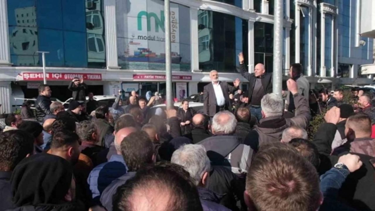 AK Parti Tekkeköy İlçe Teşkilatı ve muhtarlardan ’aday’ protestosu