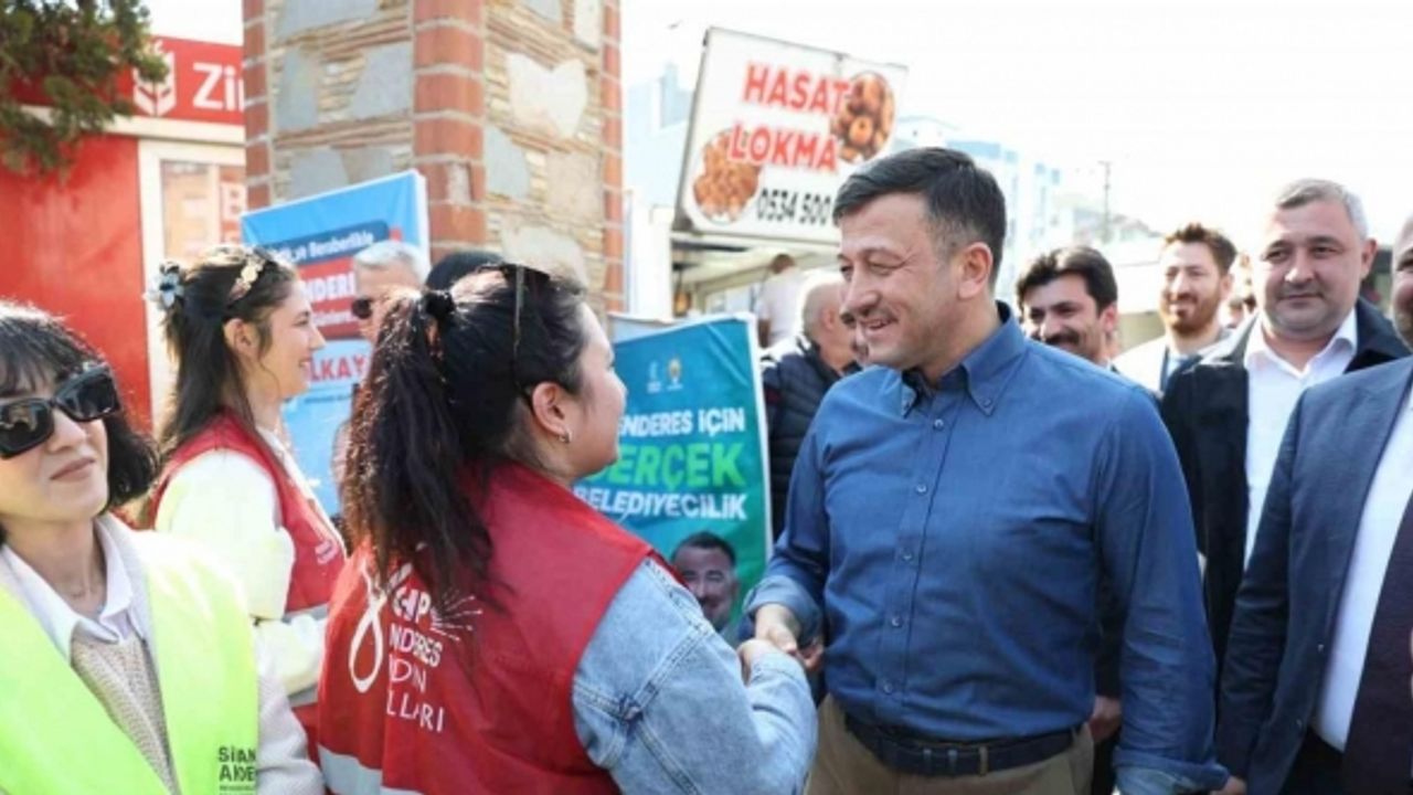 AK Partili Hamza Dağ ile CHP’li gençler arasında gülümseten diyalog