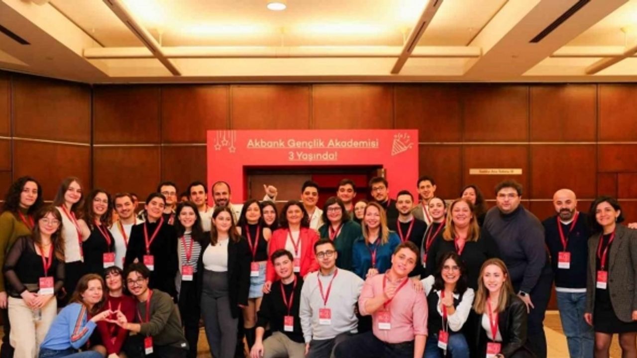 Akbank Gençlik Akademisi, geleceği gençlerle dönüştürmeye devam ediyor