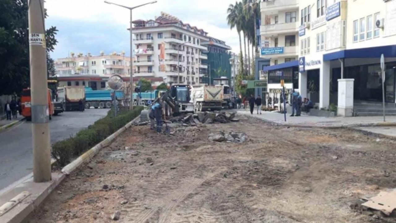 Alanya’da Başkent Kavşağı ile Yunus Emre Caddesi arası yenileniyor