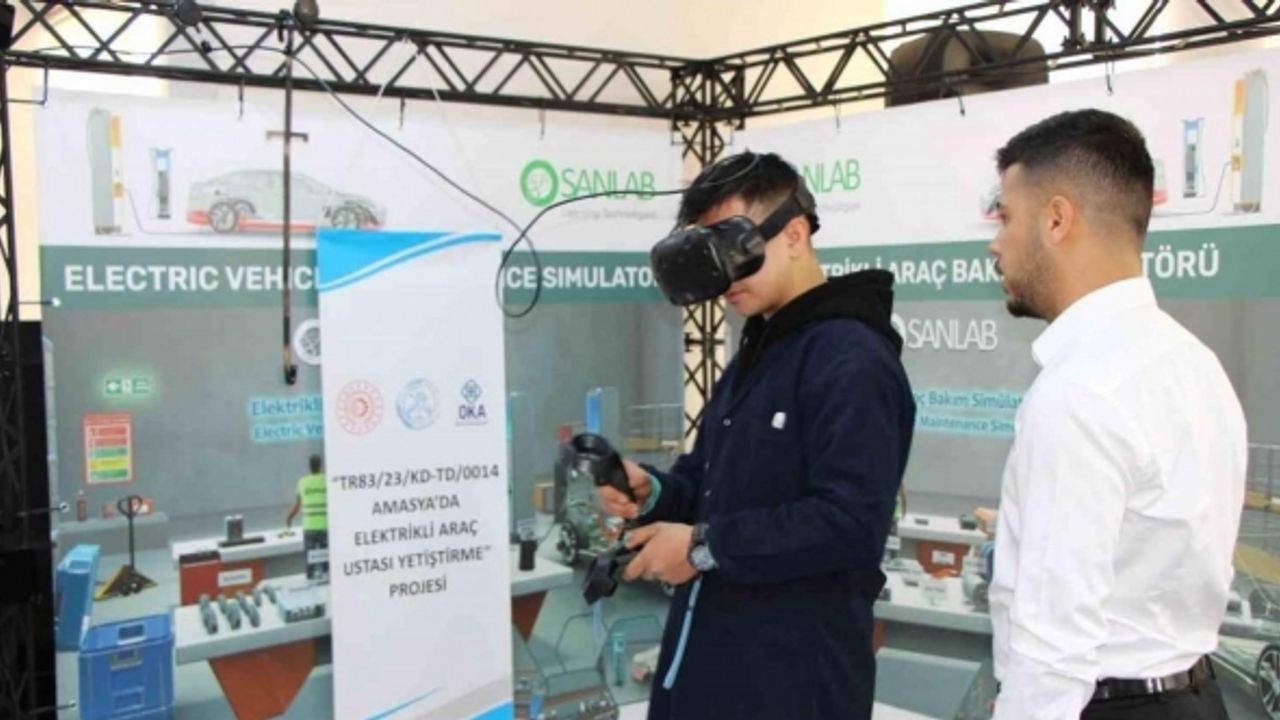Amasya’da meslek liselilere simülatörlü elektrikli araç bakım eğitimi