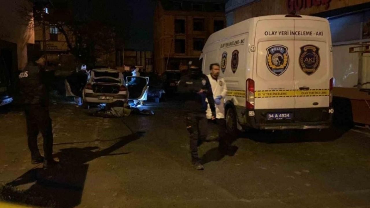 Arnavutköy’de polisten kaçmaya çalışan torbacı, polisle çıkan arbedede kendini vurdu