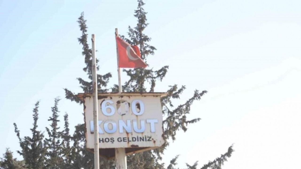 Asrın felaketinde bin 200 kişiye mezar olan 600 evler sitesinden geriye tabela ve boş arazi kaldı