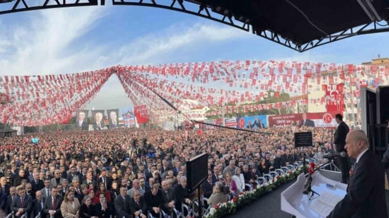 Bahçeli: “Özgür Bey ateşle oynuyor, Özgür’e sahip çıkın”