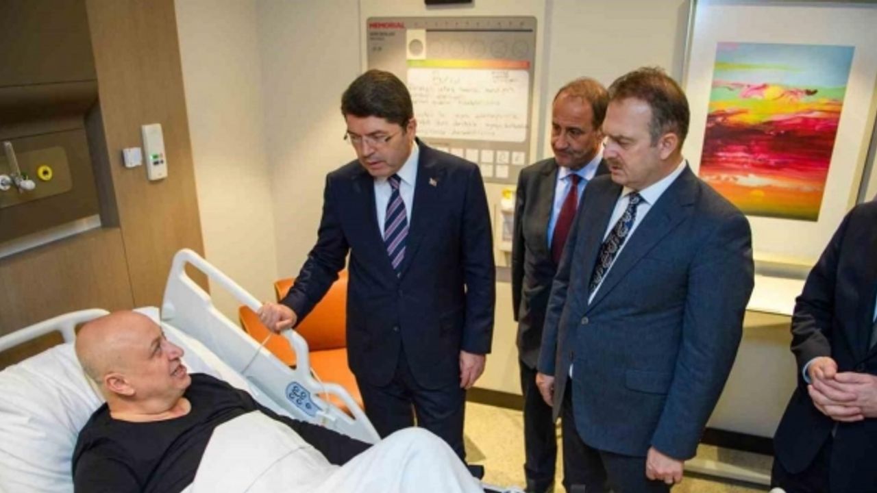 Bakan Tunç, İstanbul Adliyesi’ne düzenlenen saldırıda yaralanan polisleri ve vatandaşları ziyaret etti