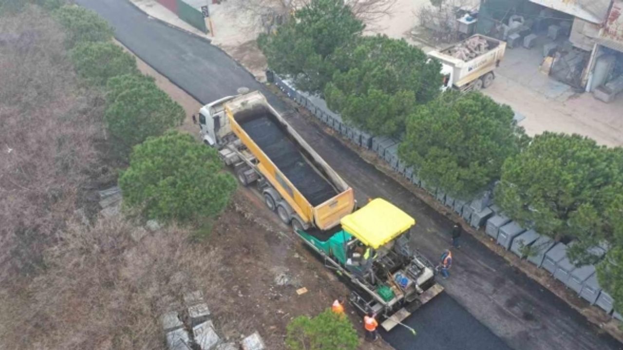 Balıkesir Büyükşehir Belediyesi, Küçük Sanayi Sitesi’nin yollarını yeniliyor