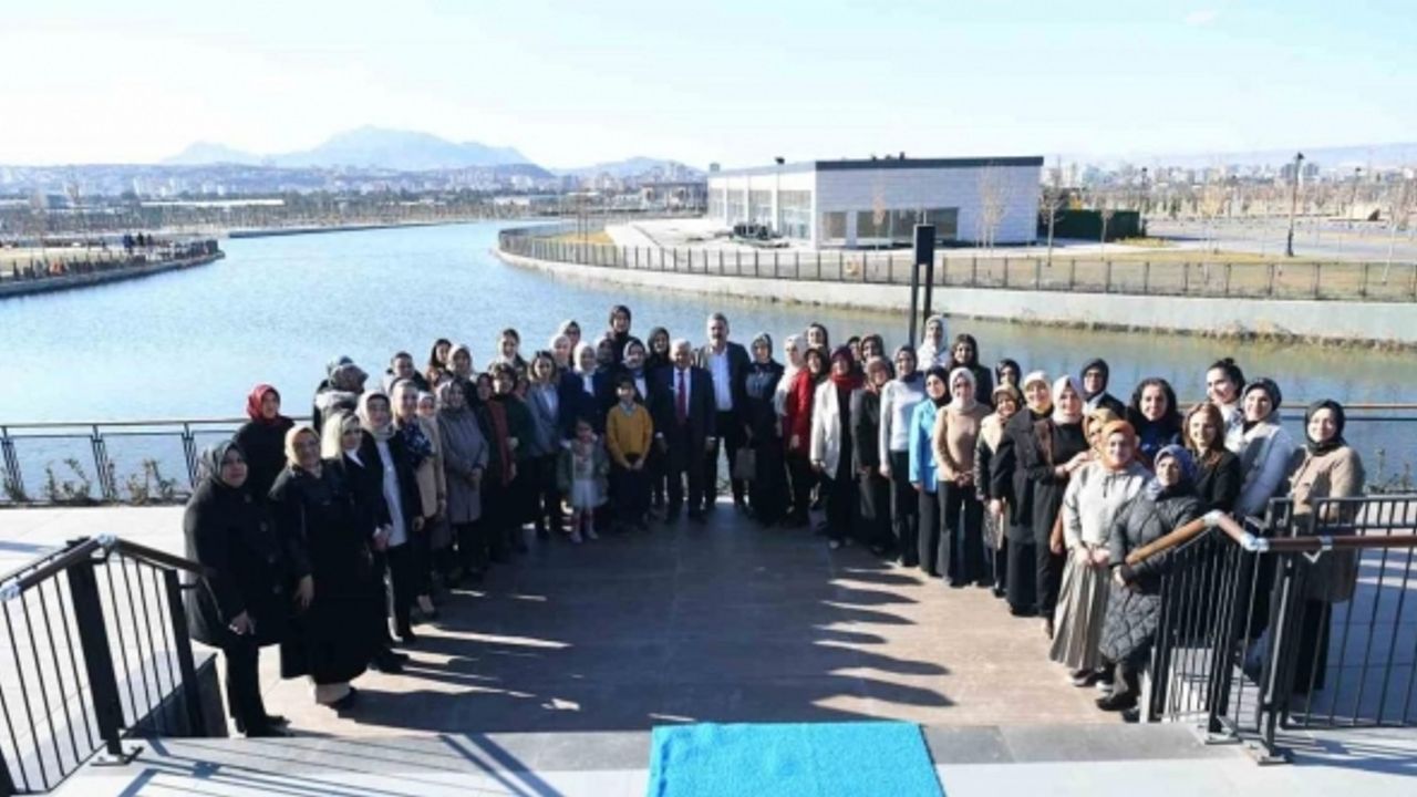 Başkan Büyükkılıç, AK Parti Kadın Kolları Yönetimi ile bir araya geldi