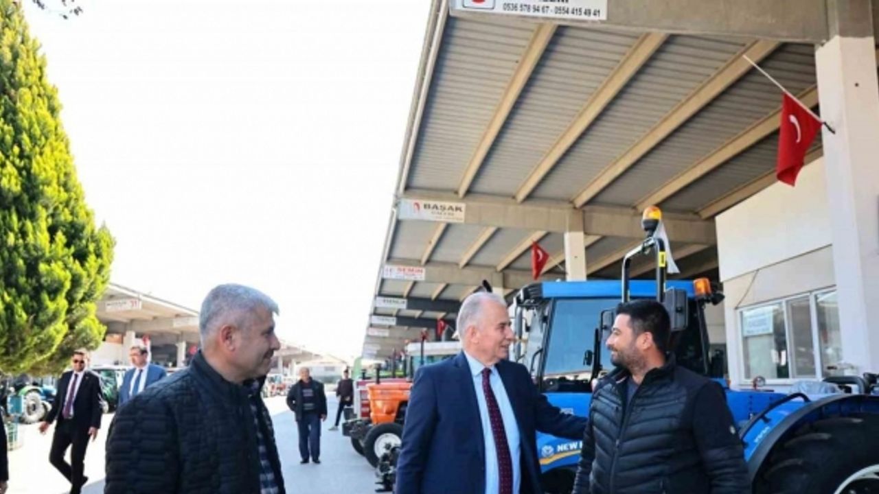 Başkan Zolan, Türkiye’nin ilk traktör galericileri sitesinde esnafla buluştu