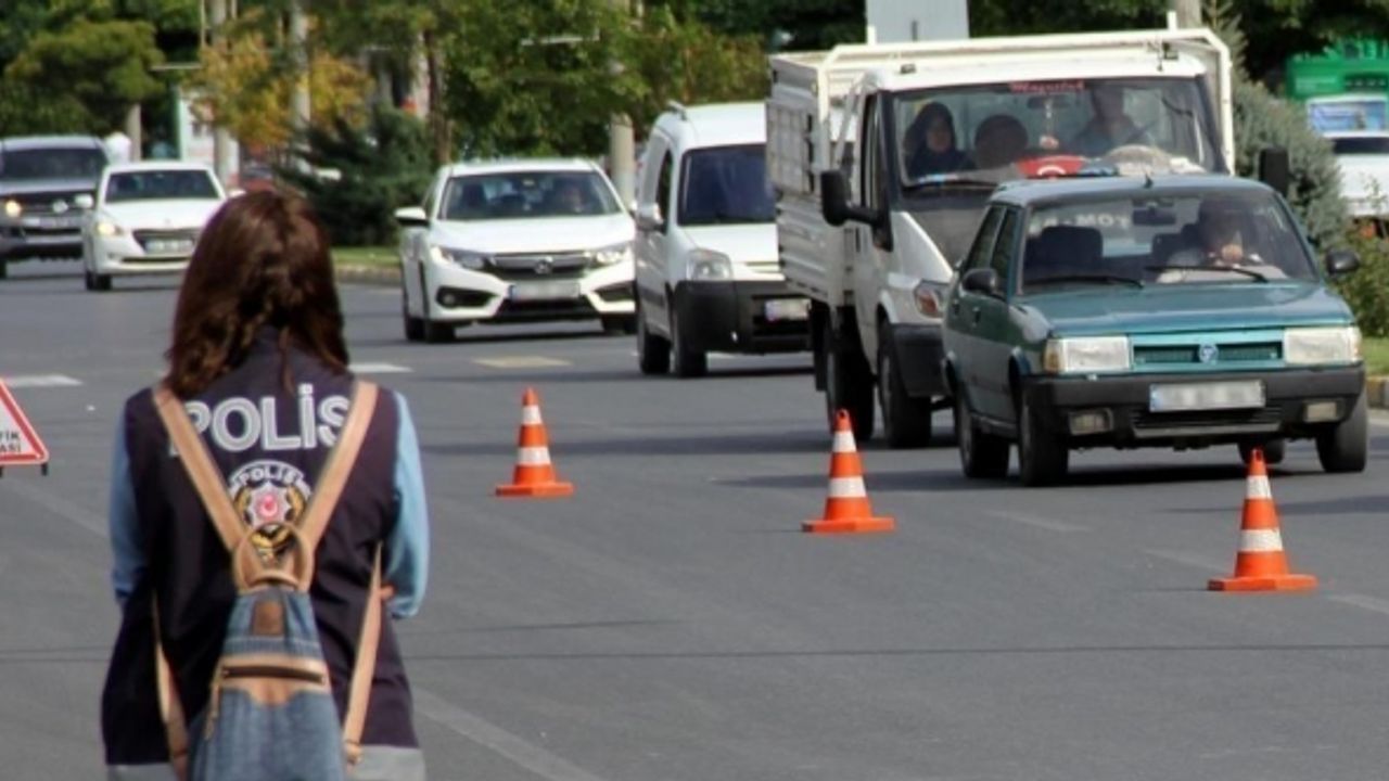 Bayburt’ta trafiğe kayıtlı araç sayısı 17 bin 422 oldu
