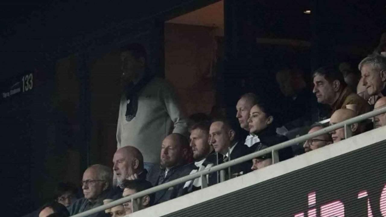 Beşiktaş’ın yeni transferi Joe Worrall, Trabzonspor maçını tribünden takip etti