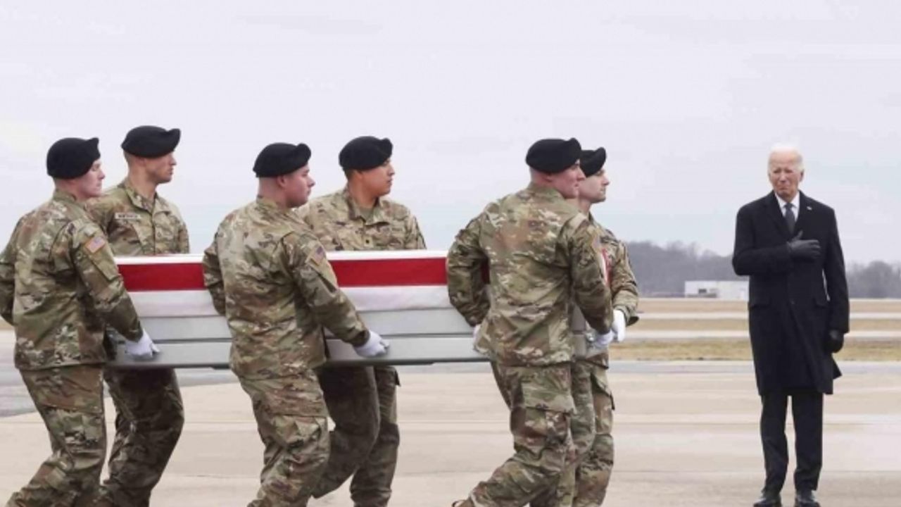 Biden, Ürdün’de ölen 3 ABD askeri için düzenlenen törene katıldı