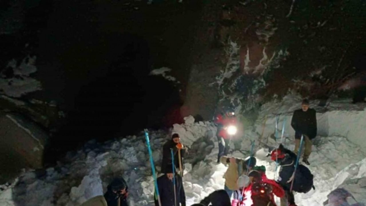 Bingöl’de çığ düştü: Çığ altında kaldığı düşünülen 1 kişi aranıyor