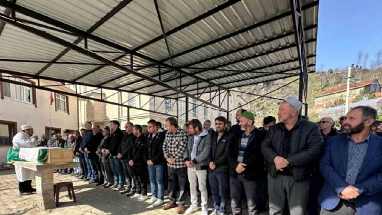 Boşanma aşamasındaki eşi tarafından öldürülen genç kadın son yolculuğuna uğurlandı