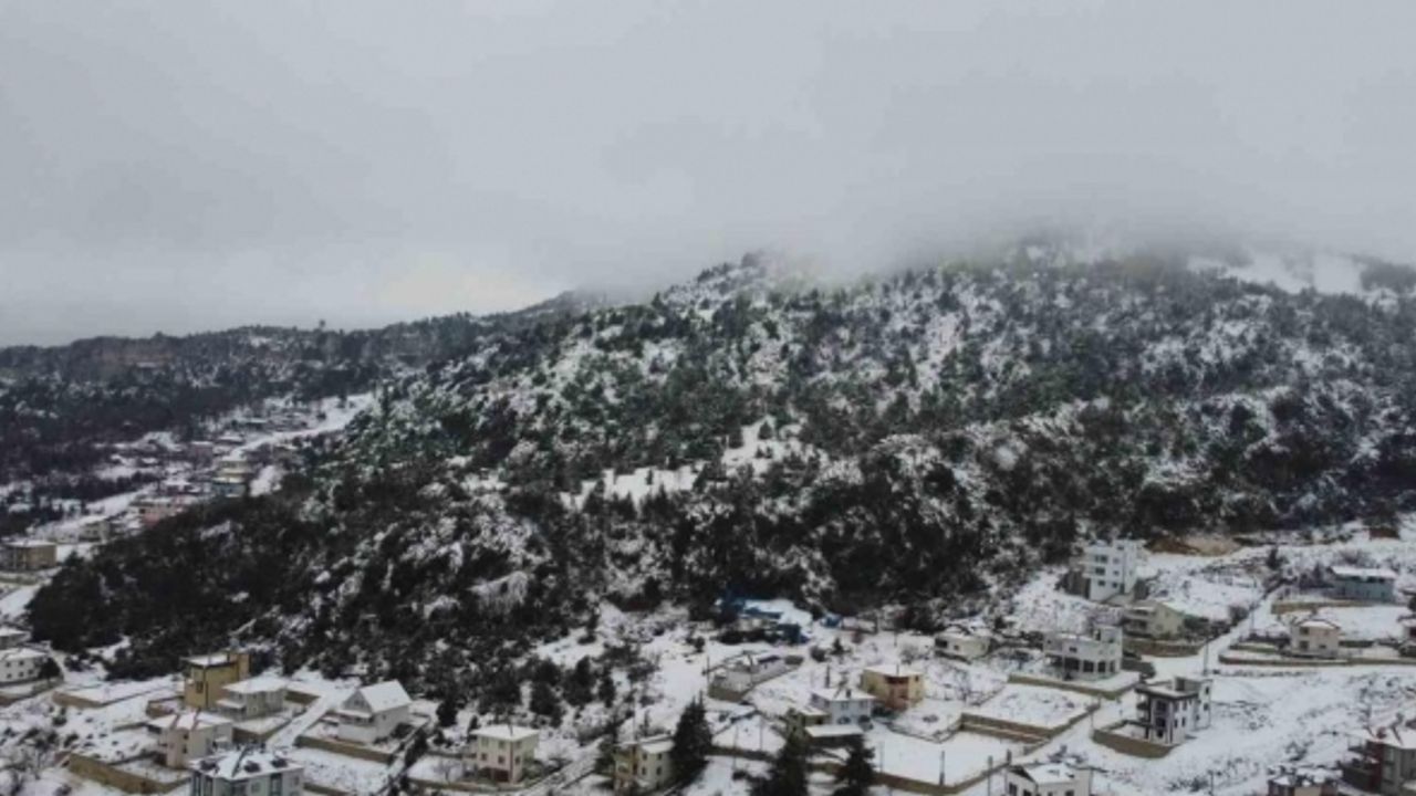 Bu kış geç geldi: Tatil şehri Mersin’de kar güzelliği