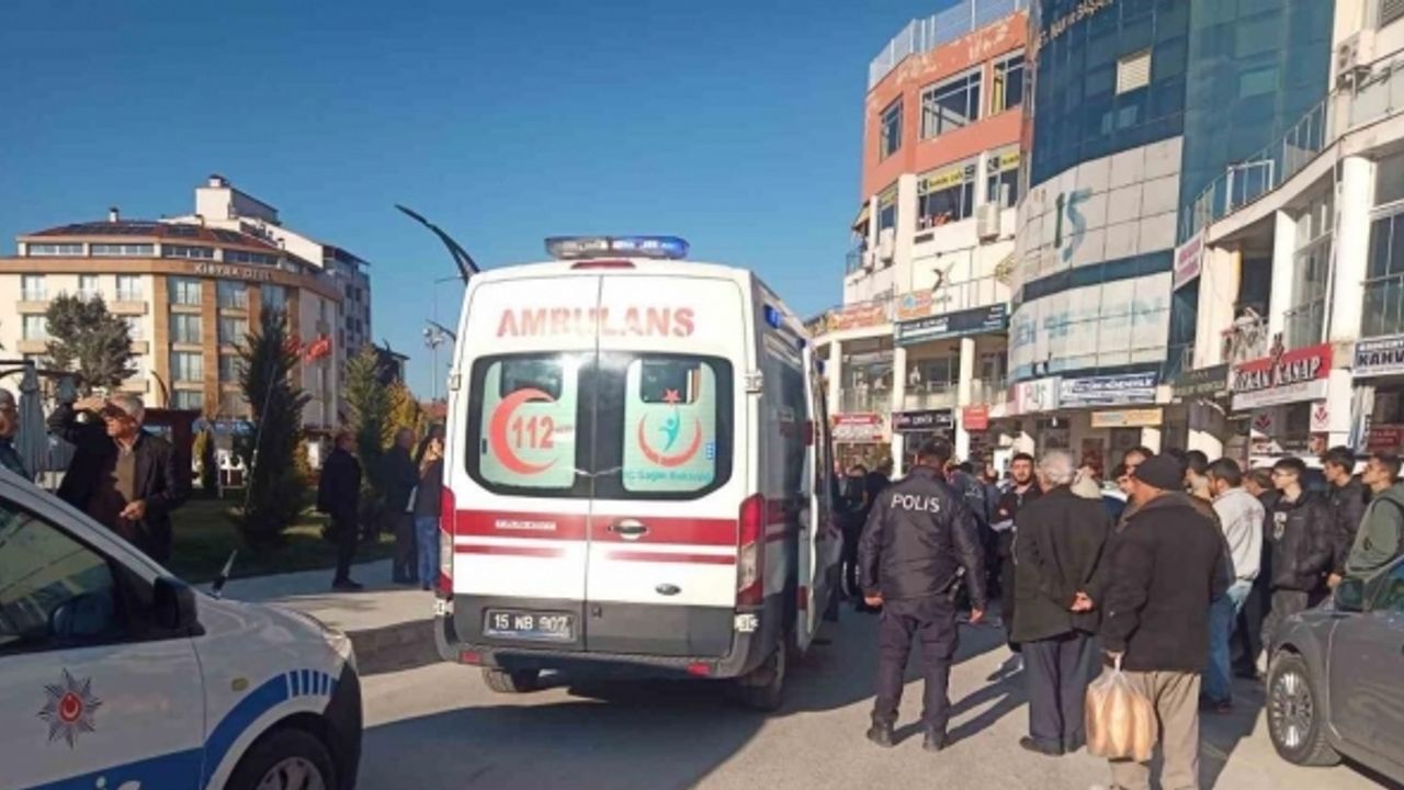 Burdur’da seyir halindeki motosiklet yayaya çarptı: 2 yaralı