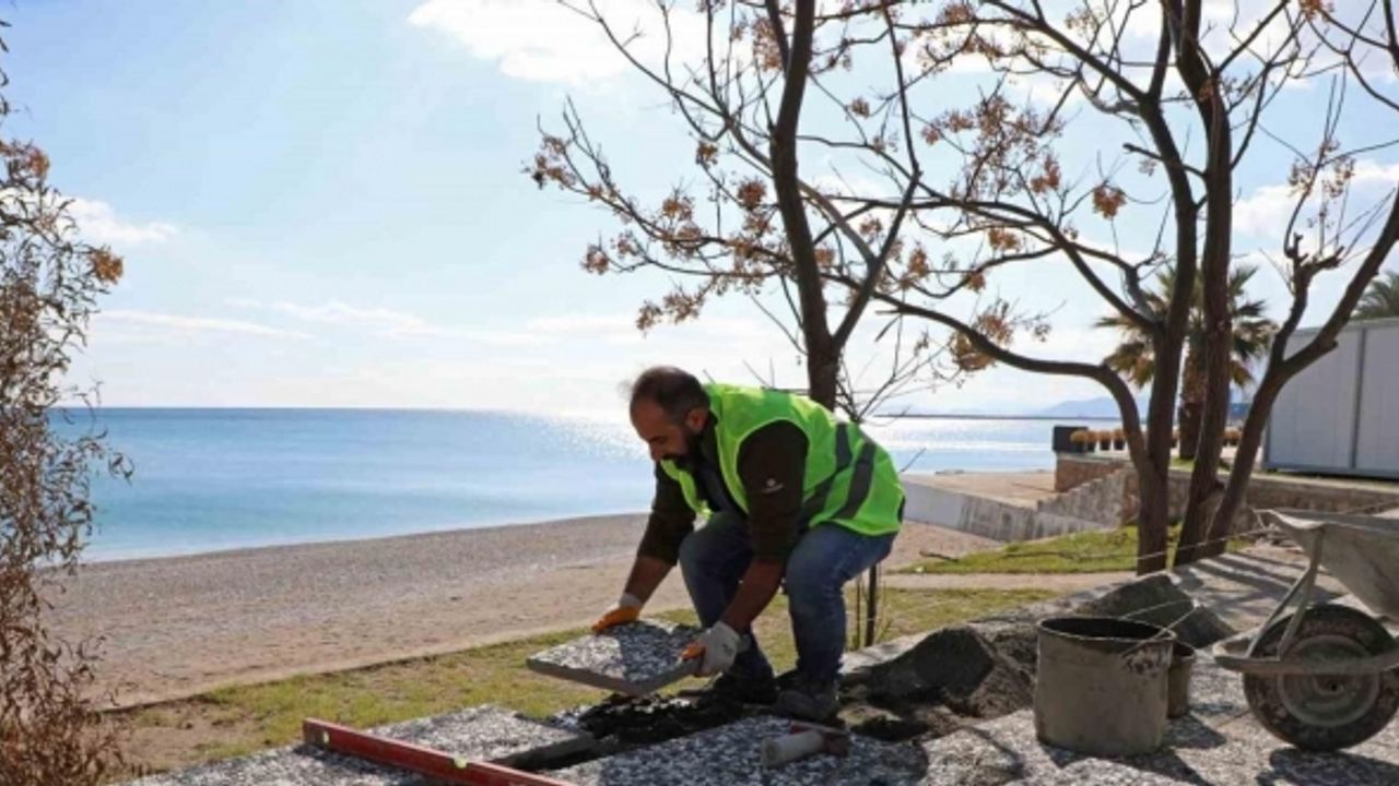 Büyükşehir’in 2. Etap Konyaaltı Sahil Projesi hızla ilerliyor
