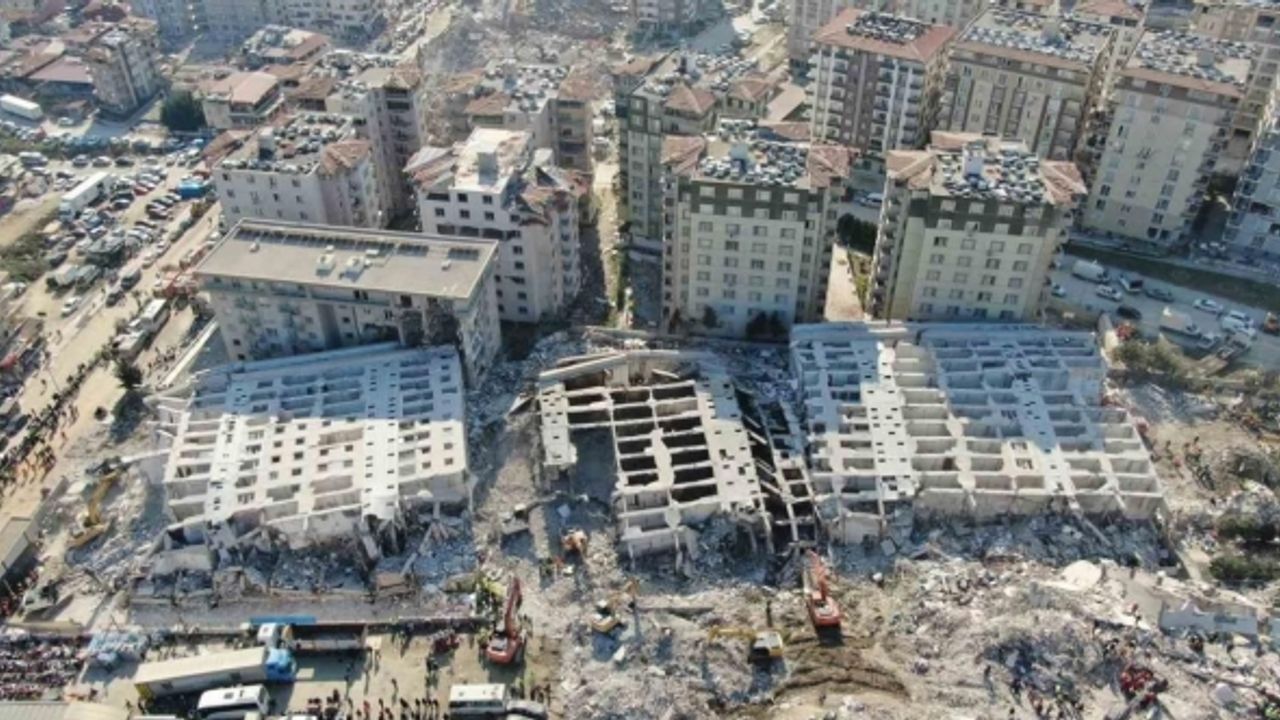 ‘Cenetten bir köşe’ denilerek satılan Rönesans Rezidans’ın enkazından kurtarılan teknik adam yaşadıklarını anlattı