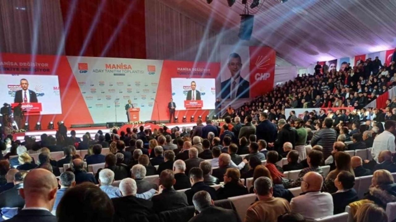 CHP Genel Başkanı Özgür Özel partisinin Manisa belediye başkan adayları tanıtım toplantısına katıldı