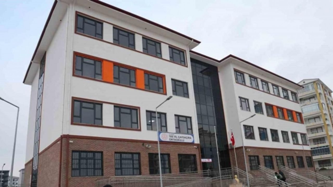 Cumhuriyetin 100. yılında yapımı tamamlanan okul, öğrencilerine kavuştu