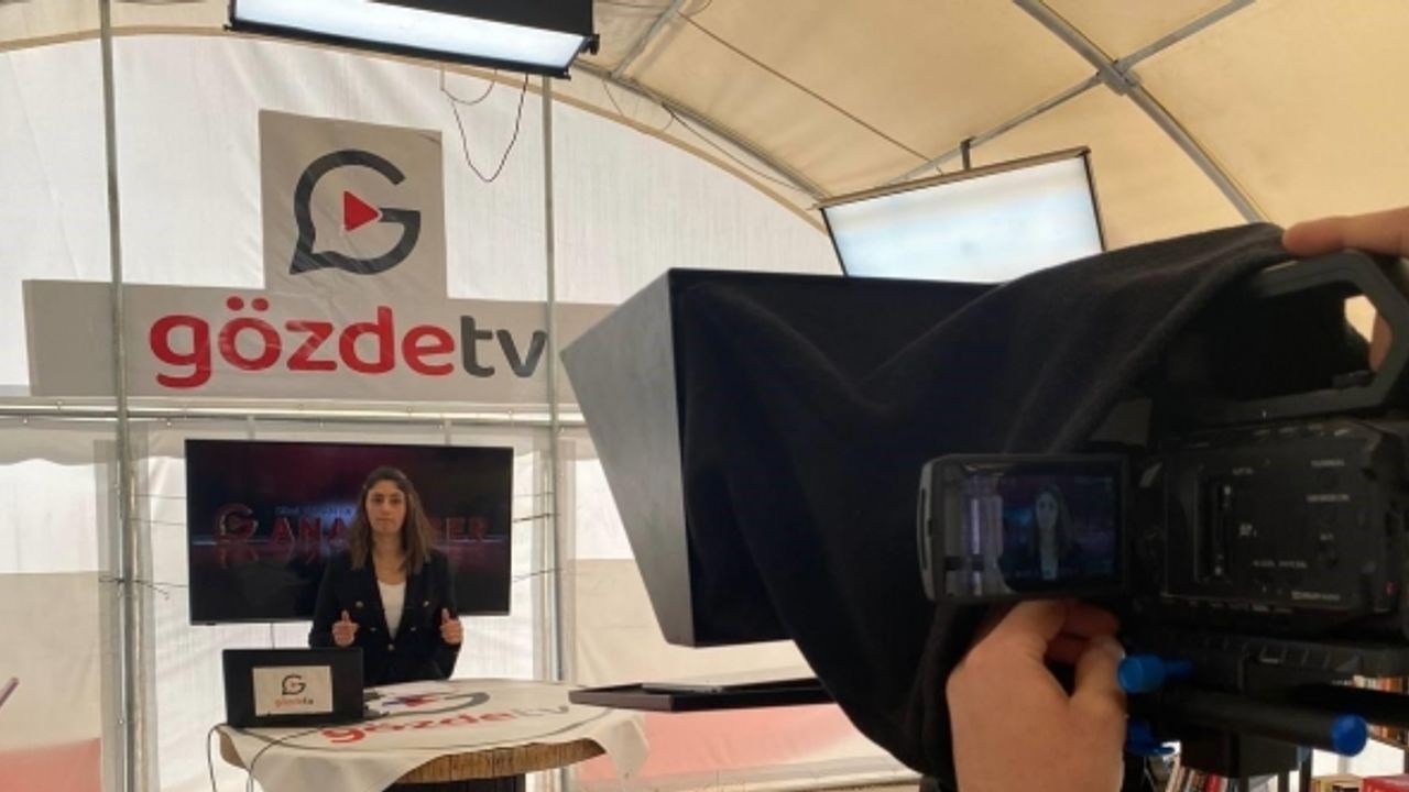 Deprem sonrası bir yıldır çadırdan yayın yapıyorlar