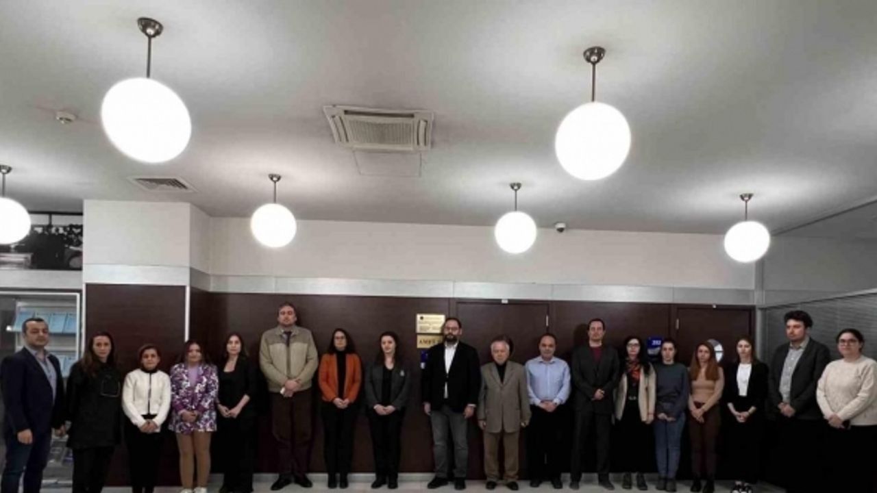 Depremde hayatını kaybeden öğrencilerin anısına anlamlı adım: Derslik ve amfilere isimleri verildi