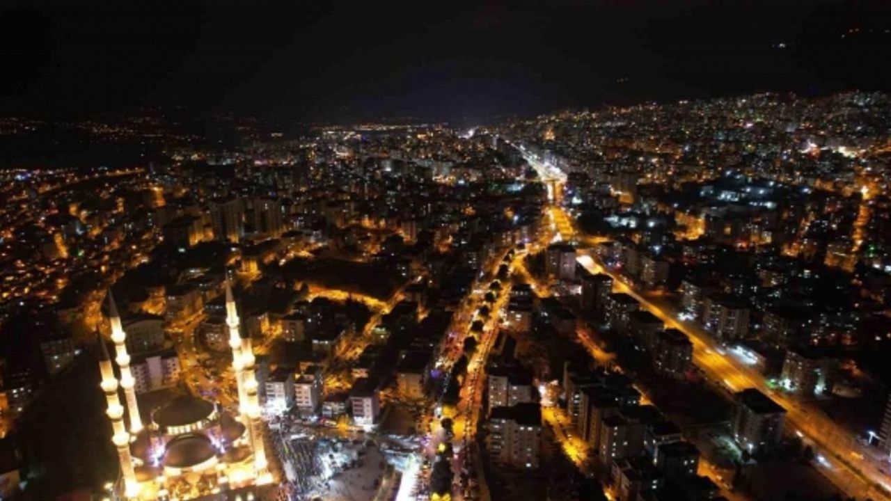 Depremin merkez üssünde Miraç Kandili idrak edildi