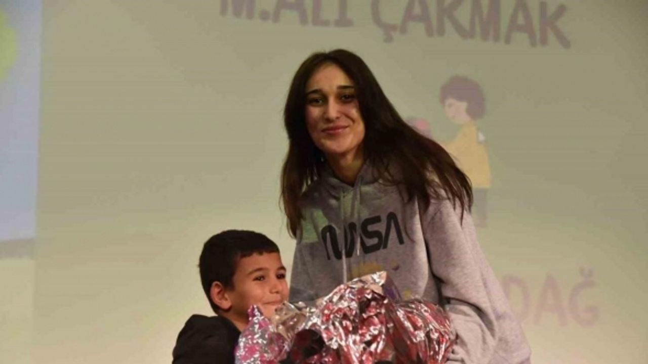 Dilek Ağacı projesi ile öğrenciler arasında paylaşma duygusu gelişiyor