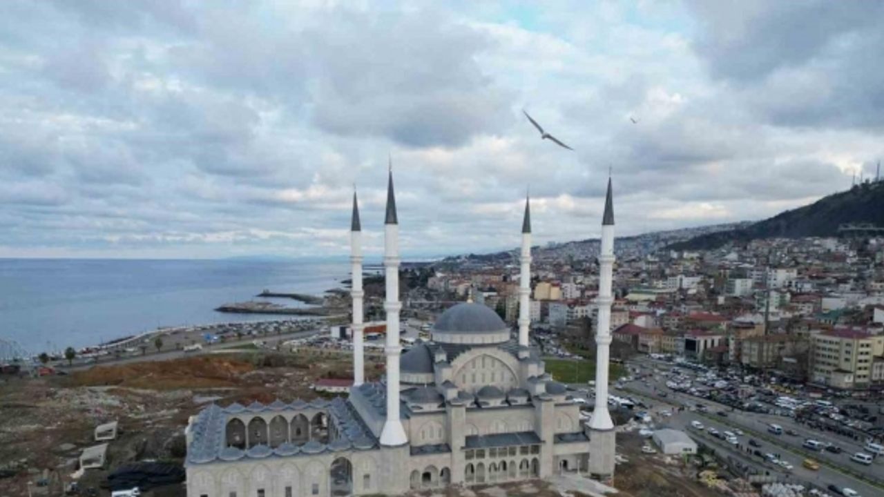Doğu Karadeniz’in en büyük cami ve külliyesinin inşaatı sürüyor