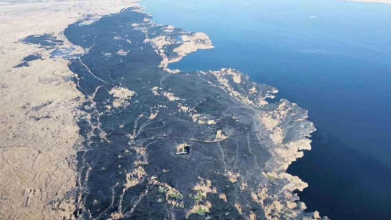 Eber Gölü’deki yangında zarar gören 40 futbol sahası büyüklüğündeki alan havadan görüntülendi