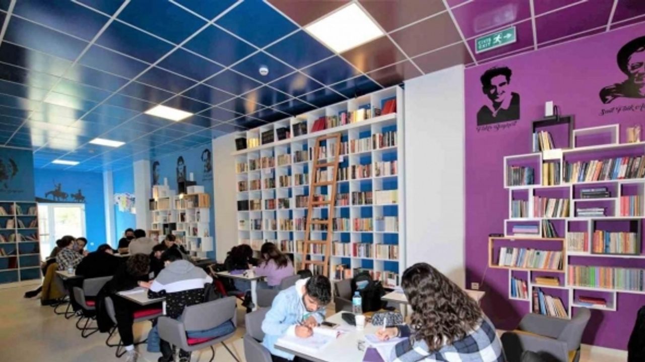 Efeler’de 17’nci Kitap Kafe açılış için gün sayıyor