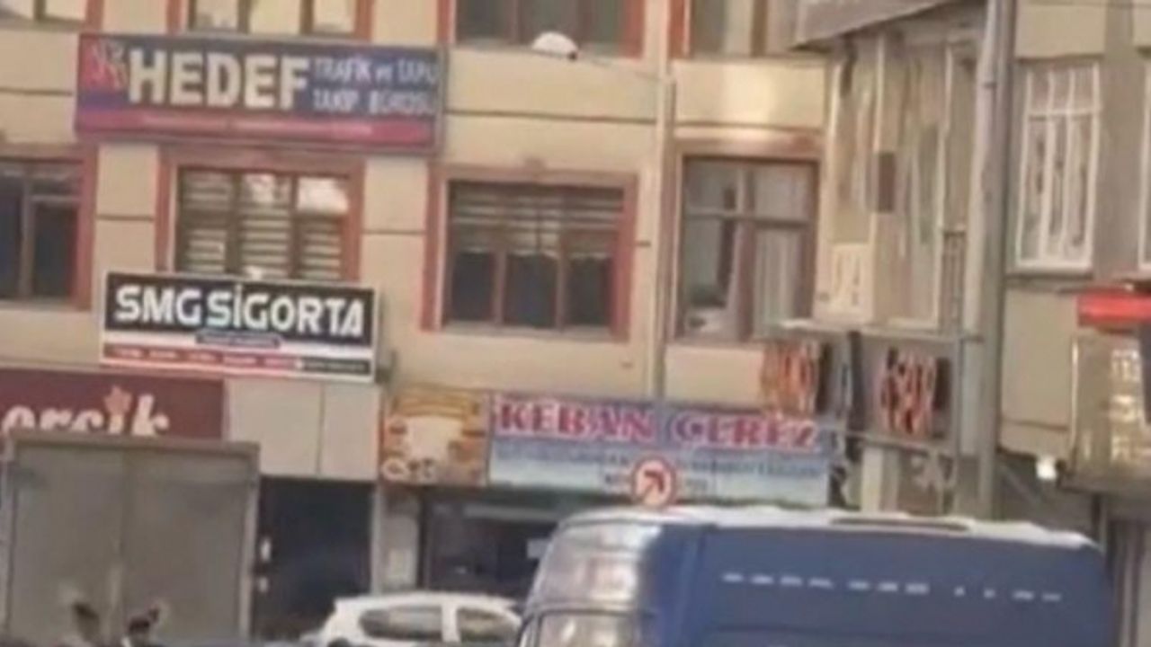 Elazığ’da cadde ortasında taşlı sopalı kavga: 1 yaralı