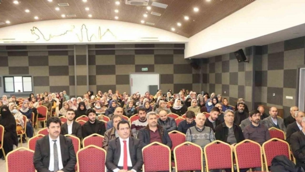 Elazığ’da ‘Örgün Eğitimle Birlikte Hafızlık Projesinin Anlamı’ konferansı