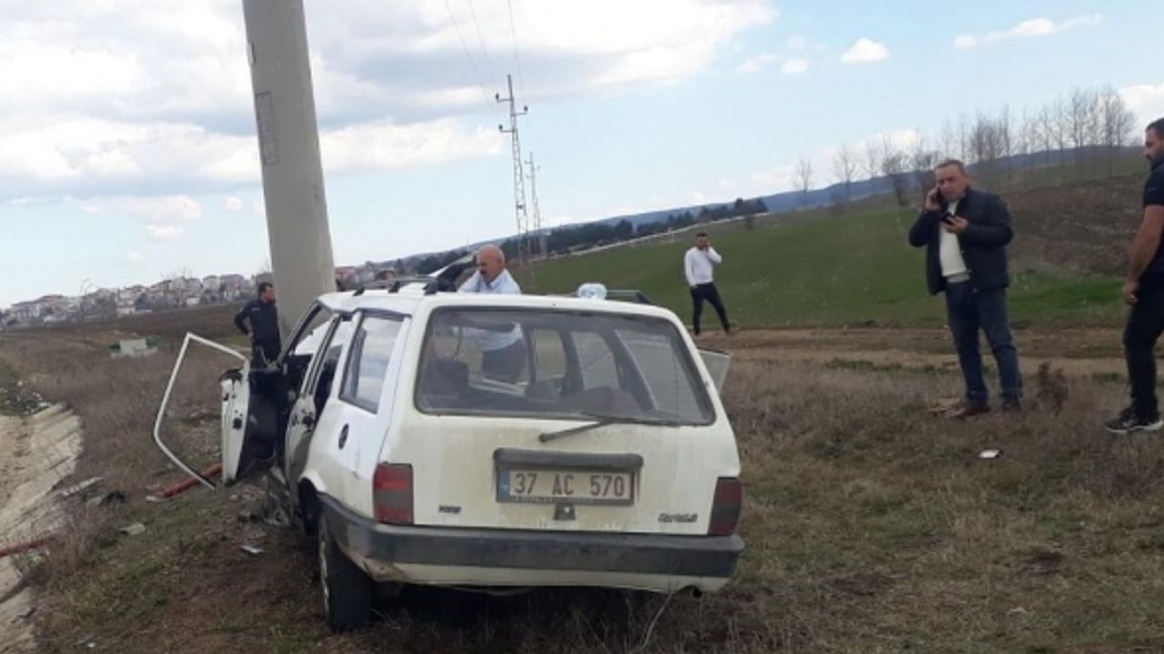 Elektrik direğine çarpan Tofaş’taki 4 günlük bebek yaşam mücadelesini kaybetti