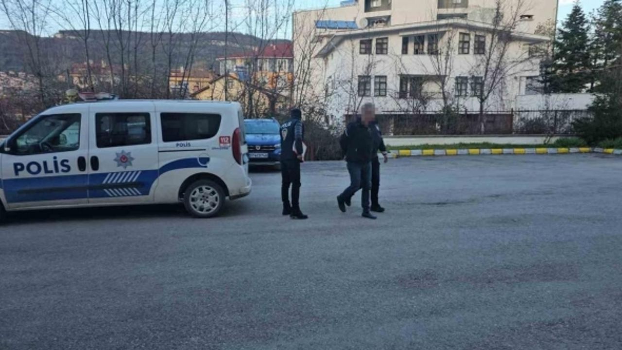 Elektrikli üç tekerlekli mopede çarparak 1 kişinin ölümüne neden olan sürücü tutuklandı