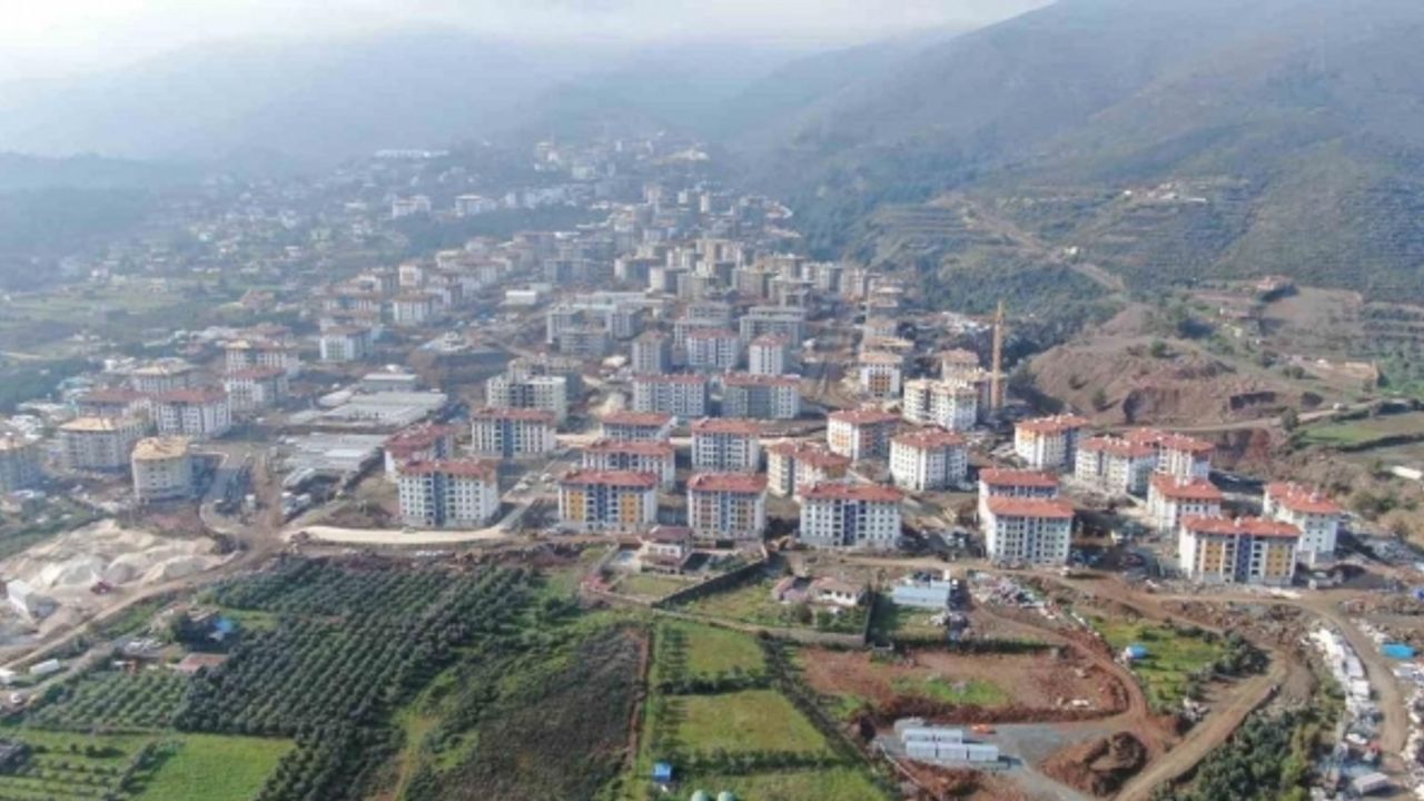 Enkaz kentin sakinleri, yeni evlerini heyecanla bekliyor